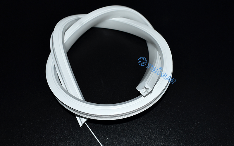 LED霓虹燈雙色硅膠套管穿pcb板有哪些注意事項(xiàng)？